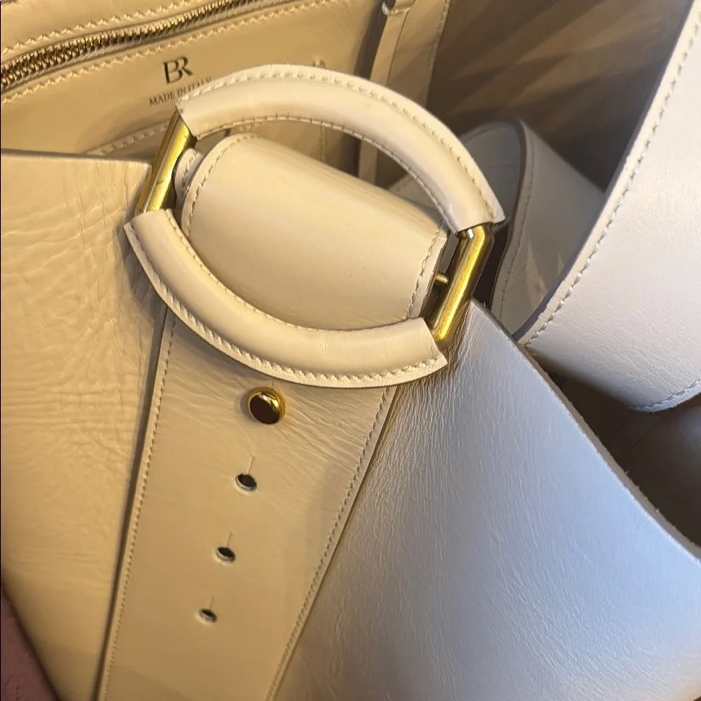 Banana Republic large cream bucket Bag/ tote - Picture 3 of 13